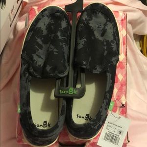 Sanuk pair o dice prints shoes